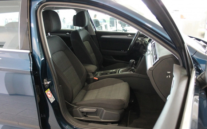 Volkswagen Passat cena 89900 przebieg: 94000, rok produkcji 2019 z Wasilków małe 301